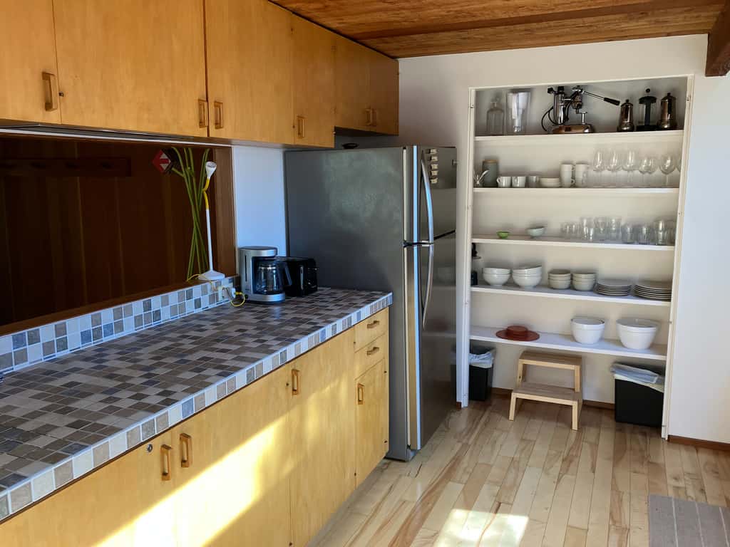Madrone Meadow - Ocean view timber home with hot tub near beach