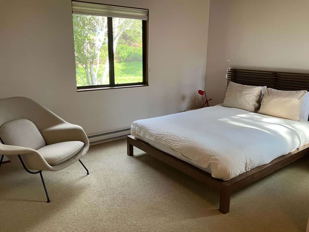 Madrone Meadow - Ocean view timber home with hot tub near beach