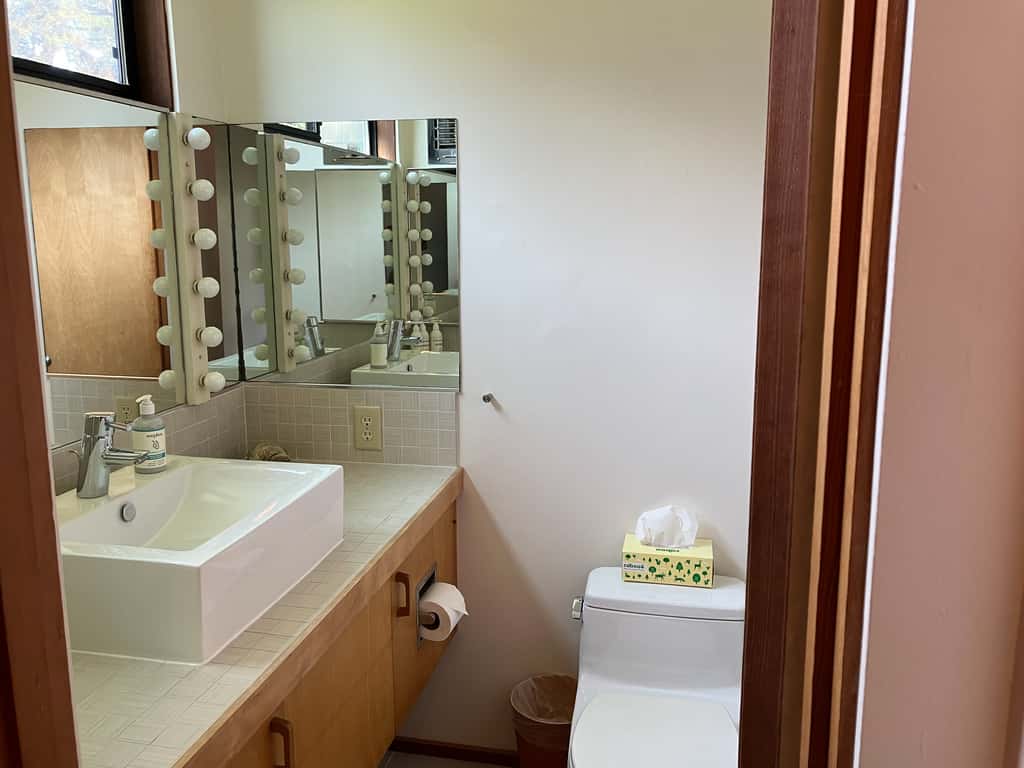 Madrone Meadow - Ocean view timber home with hot tub near beach