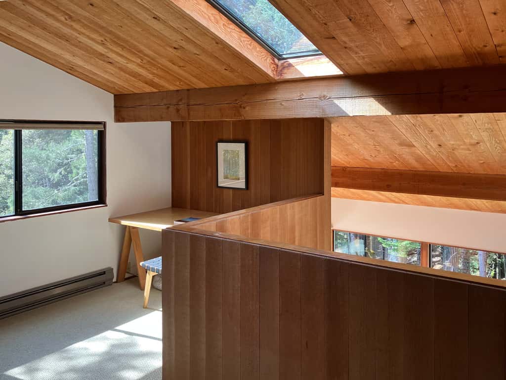Madrone Meadow - Ocean view timber home with hot tub near beach