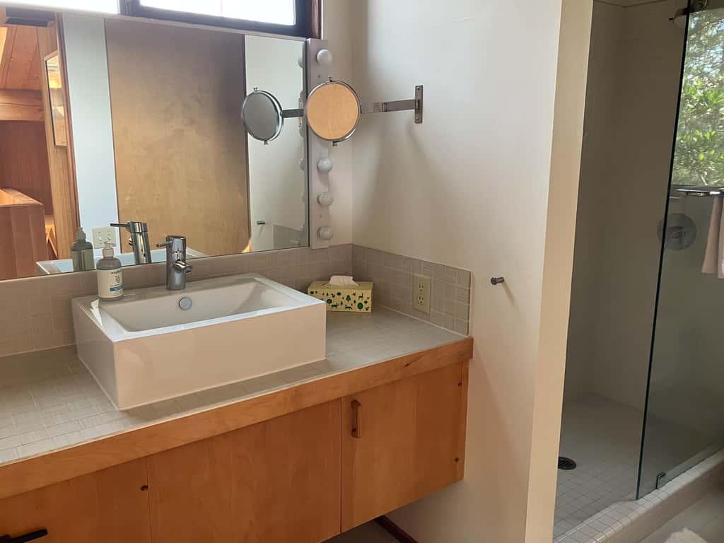 Madrone Meadow - Ocean view timber home with hot tub near beach
