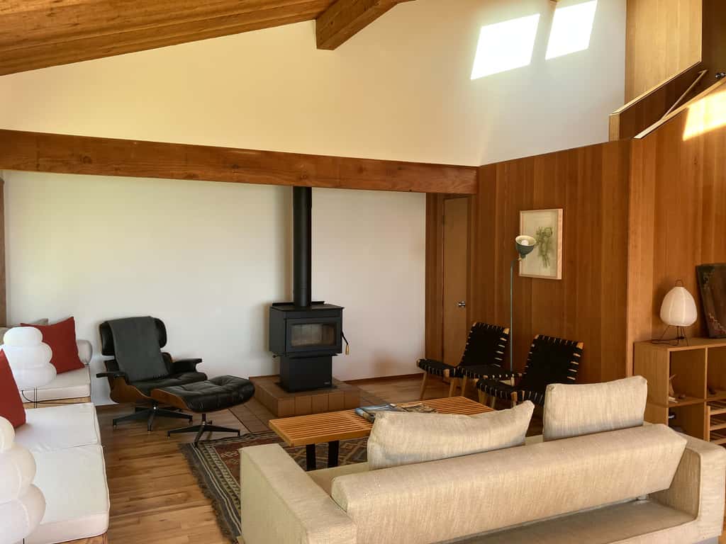 Madrone Meadow - Ocean view timber home with hot tub near beach
