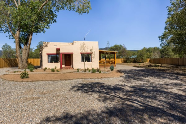 Welcome to Medina Casita, a sunlit adobe home in El Prado just minutes from Taos. Gather on the covered porch around the firepit, fire up the grill, and take in mountain views under wide New Mexico skies. Inside, three bright bedrooms, a full kitchen, and cozy Southwest touches make it easy to settle in. Bring the dog, explore Taos Pueblo, the Rio Grande Gorge, and world class skiing, then return to your own peaceful high desert retreat.
