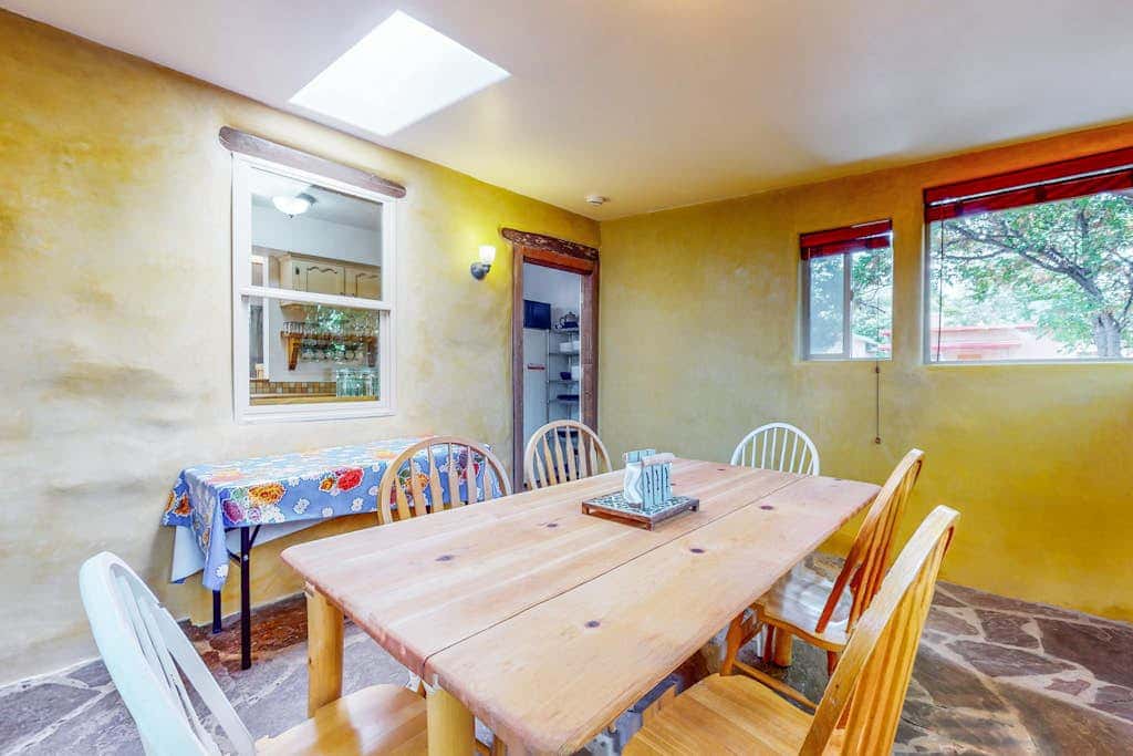 Casa Oeste - Walk to Plaza, Shaded Patio, Dog OK