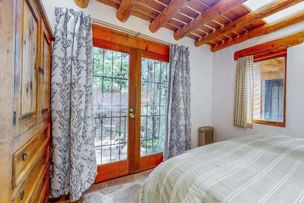 Casa Oeste - Walk to Plaza, Shaded Patio, Dog OK