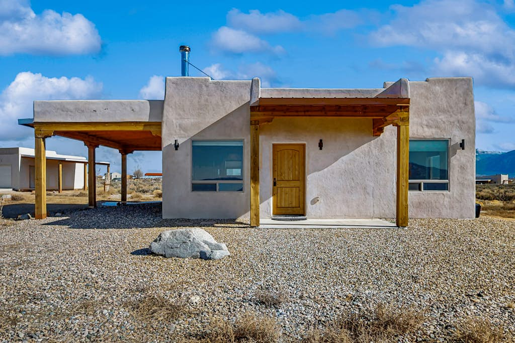 Casa Verde - 3 acres, Mountain Views, Pet Friendly