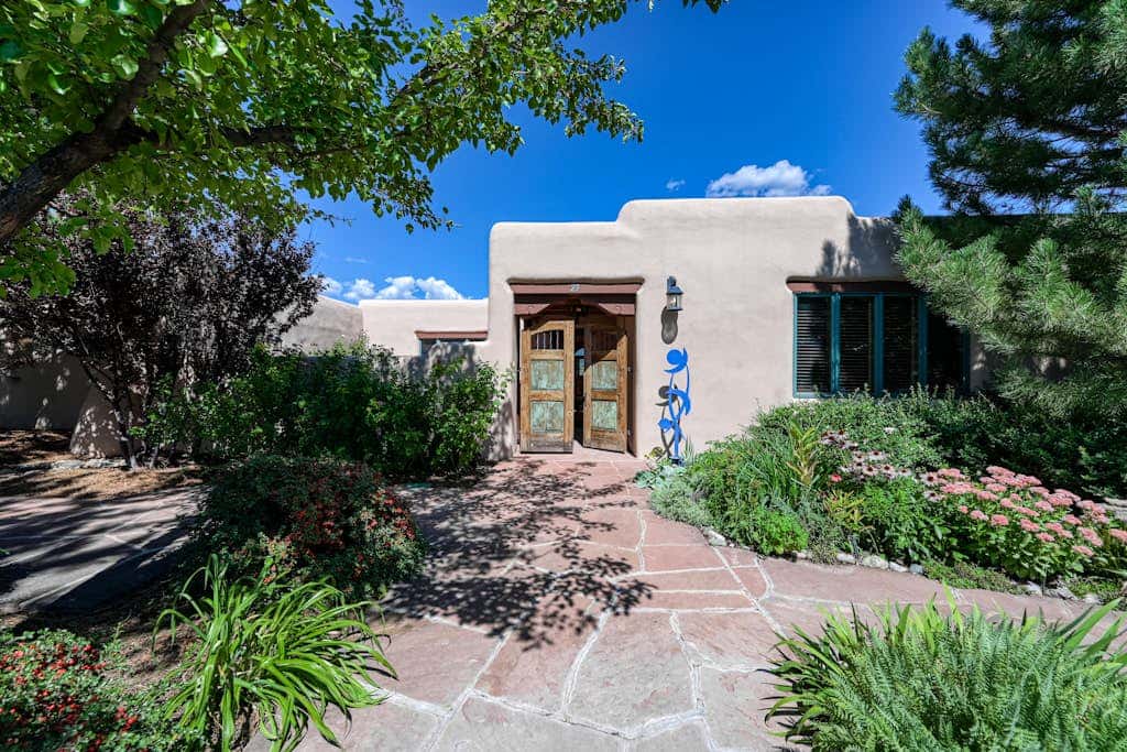 Taos Mountain House - Views, Hot Tub, Pet Friendly