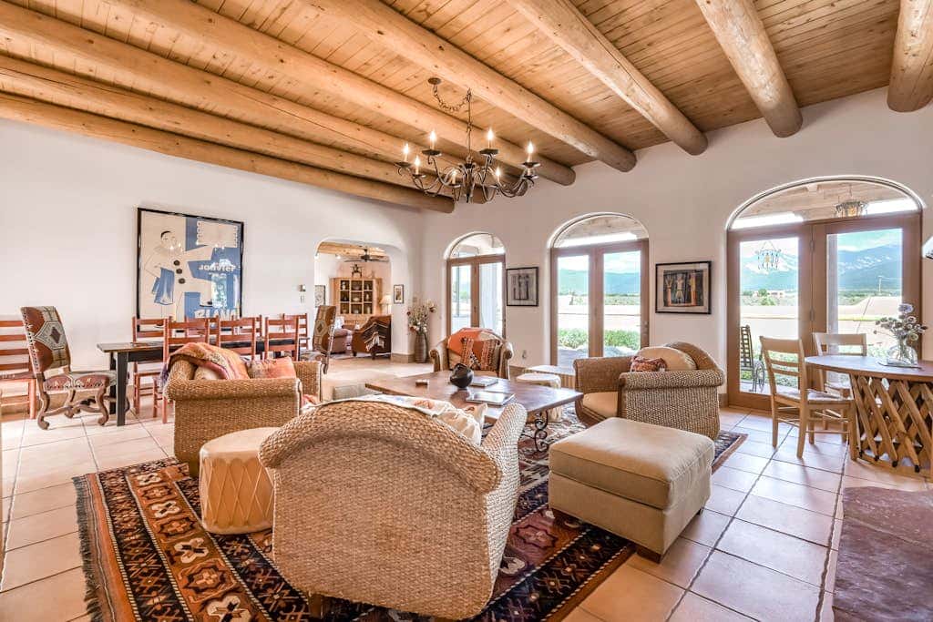Taos Mountain House - Views, Hot Tub, Pet Friendly