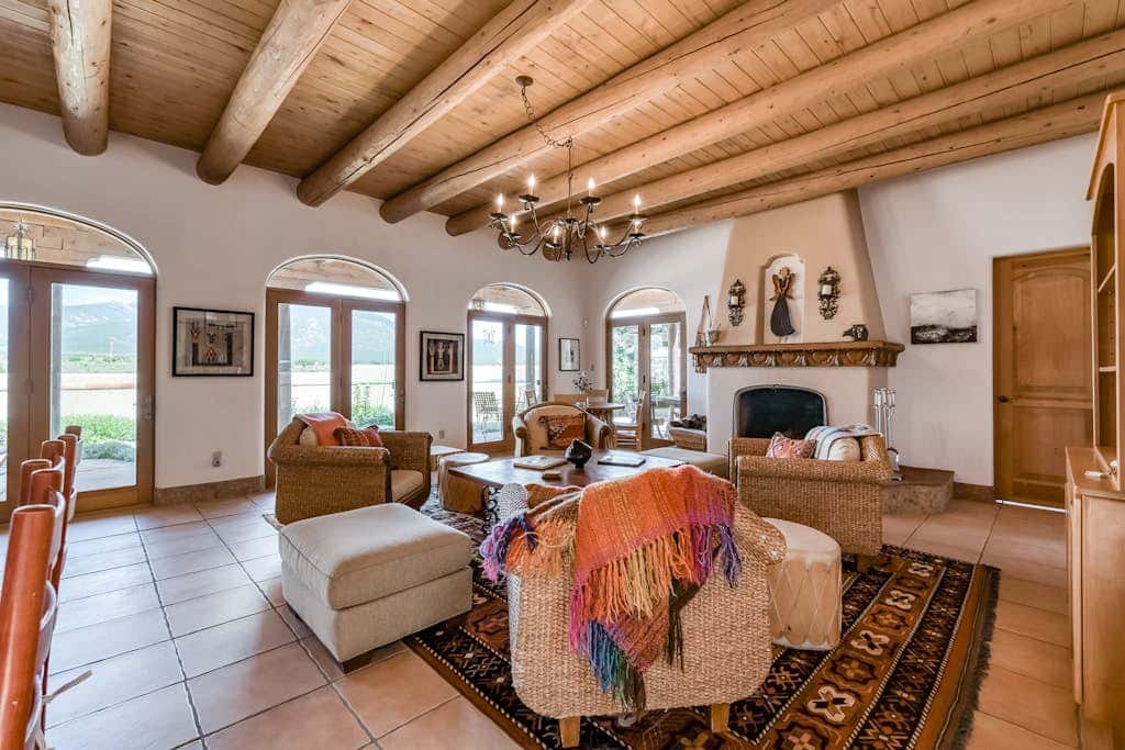 Taos Mountain House - Views, Hot Tub, Pet Friendly
