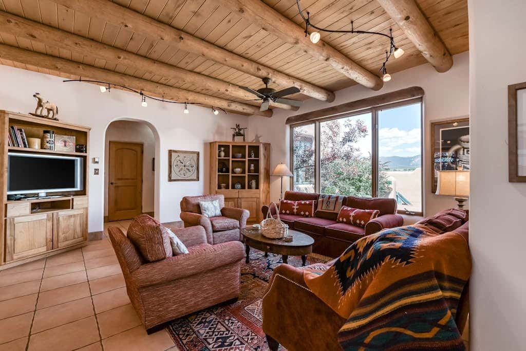 Taos Mountain House - Views, Hot Tub, Pet Friendly
