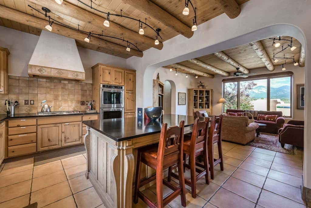 Taos Mountain House - Views, Hot Tub, Pet Friendly