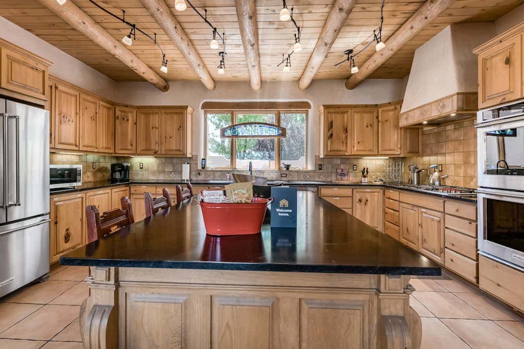 Taos Mountain House - Views, Hot Tub, Pet Friendly
