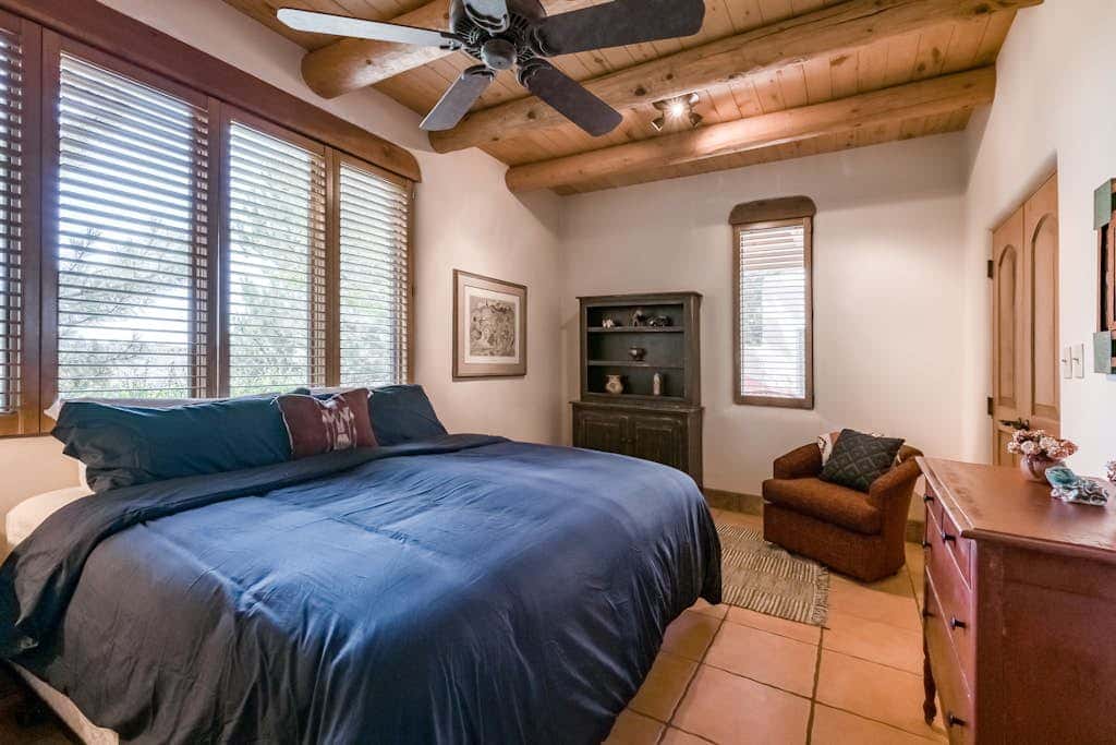 Taos Mountain House - Views, Hot Tub, Pet Friendly