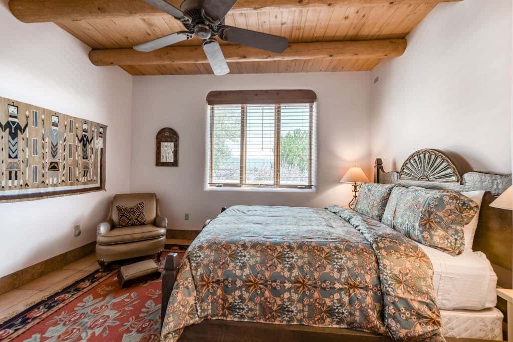 Taos Mountain House - Views, Hot Tub, Pet Friendly
