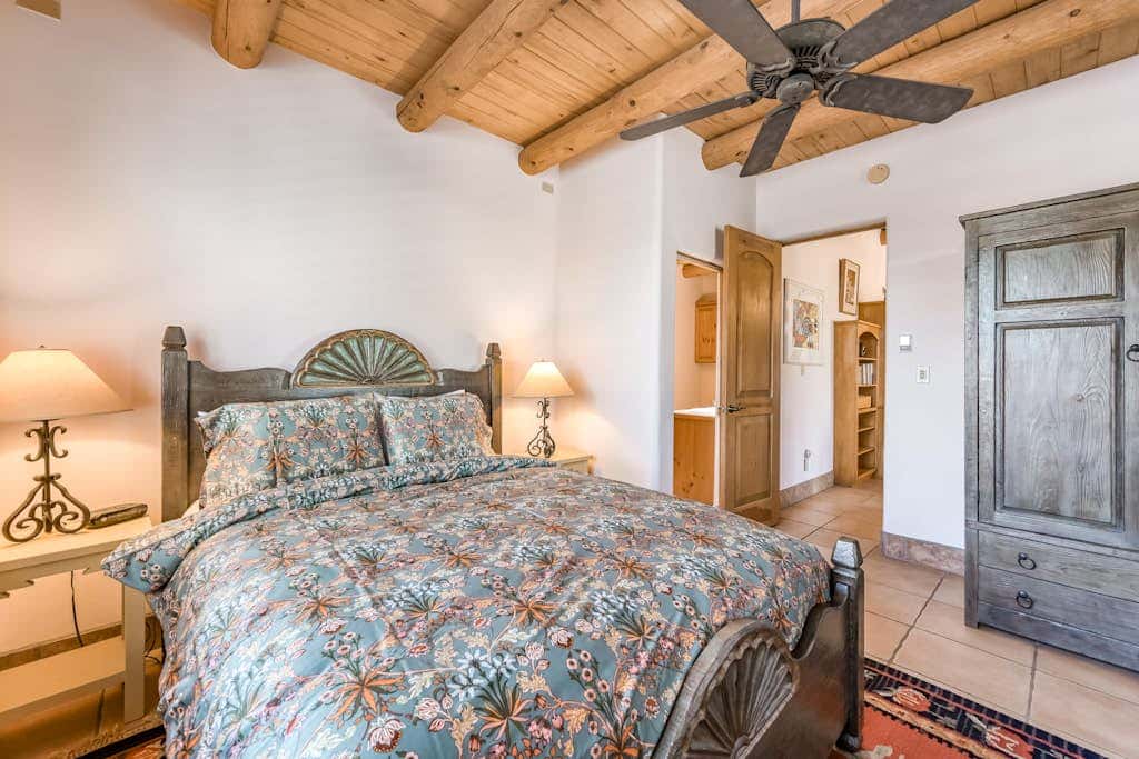 Taos Mountain House - Views, Hot Tub, Pet Friendly