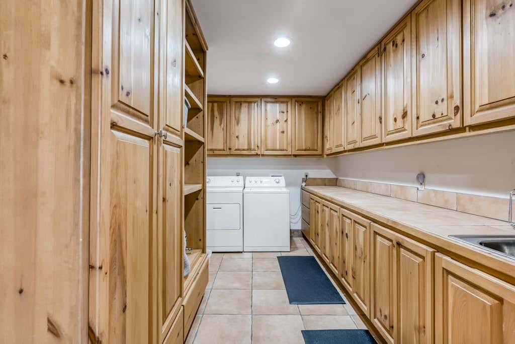 Taos Mountain House - Views, Hot Tub, Pet Friendly