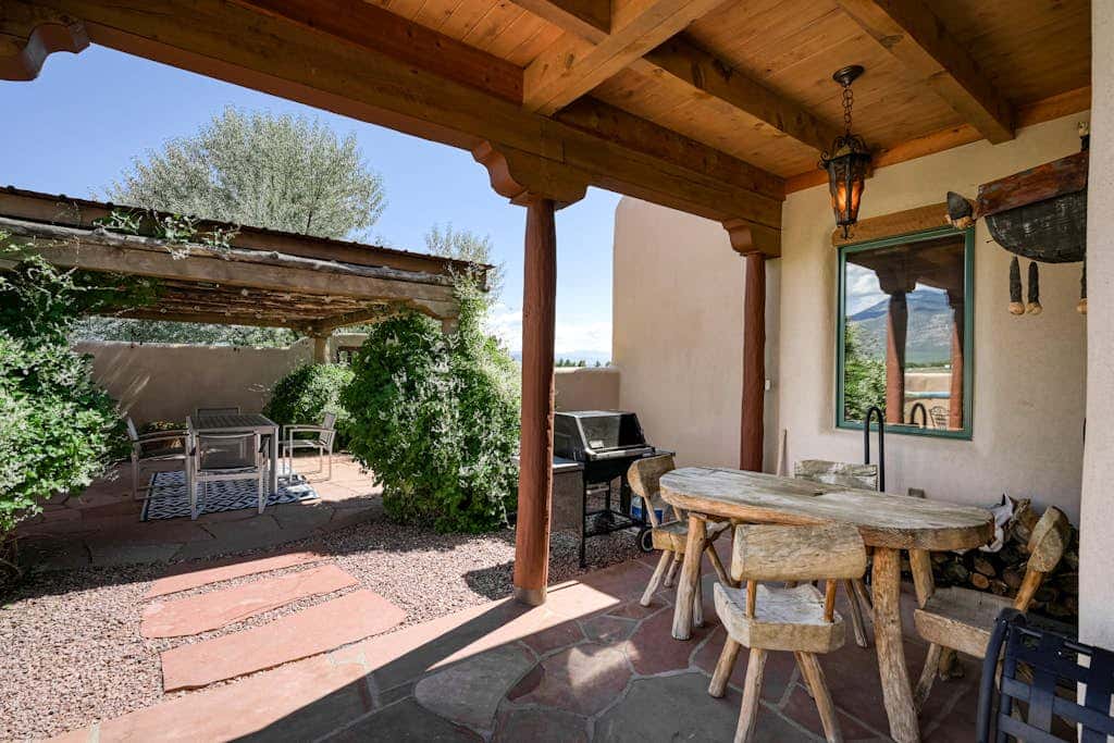 Taos Mountain House - Views, Hot Tub, Pet Friendly