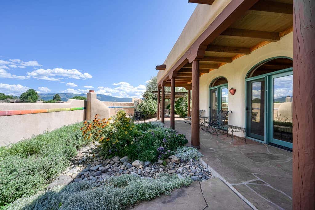 Taos Mountain House - Views, Hot Tub, Pet Friendly