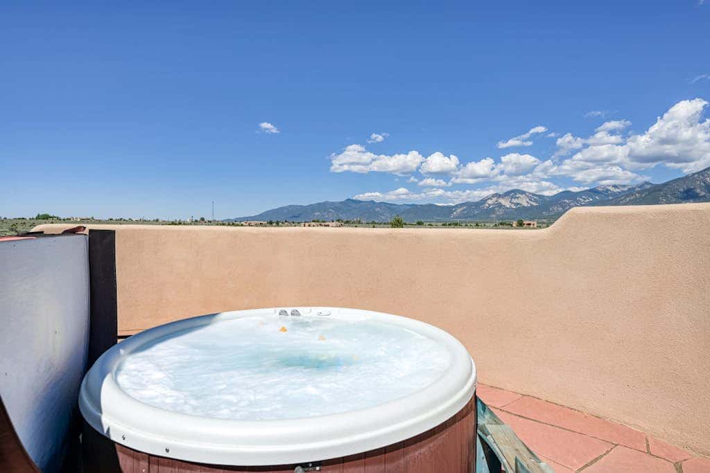 Taos Mountain House - Views, Hot Tub, Pet Friendly
