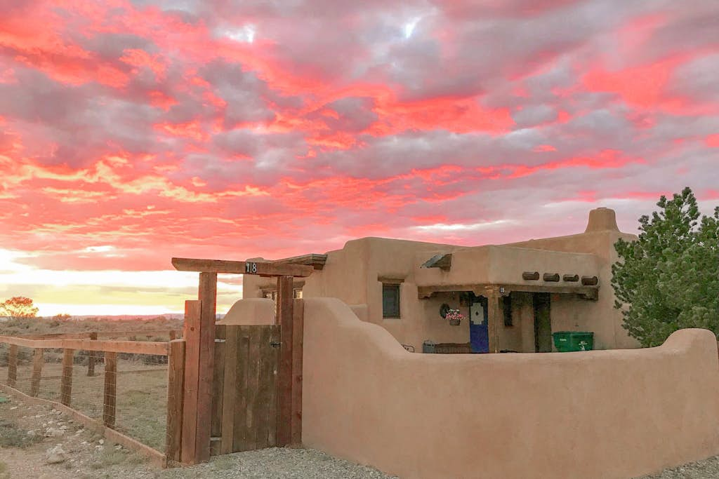 Casa Allis Taos - Mountain Views & Close to Plaza