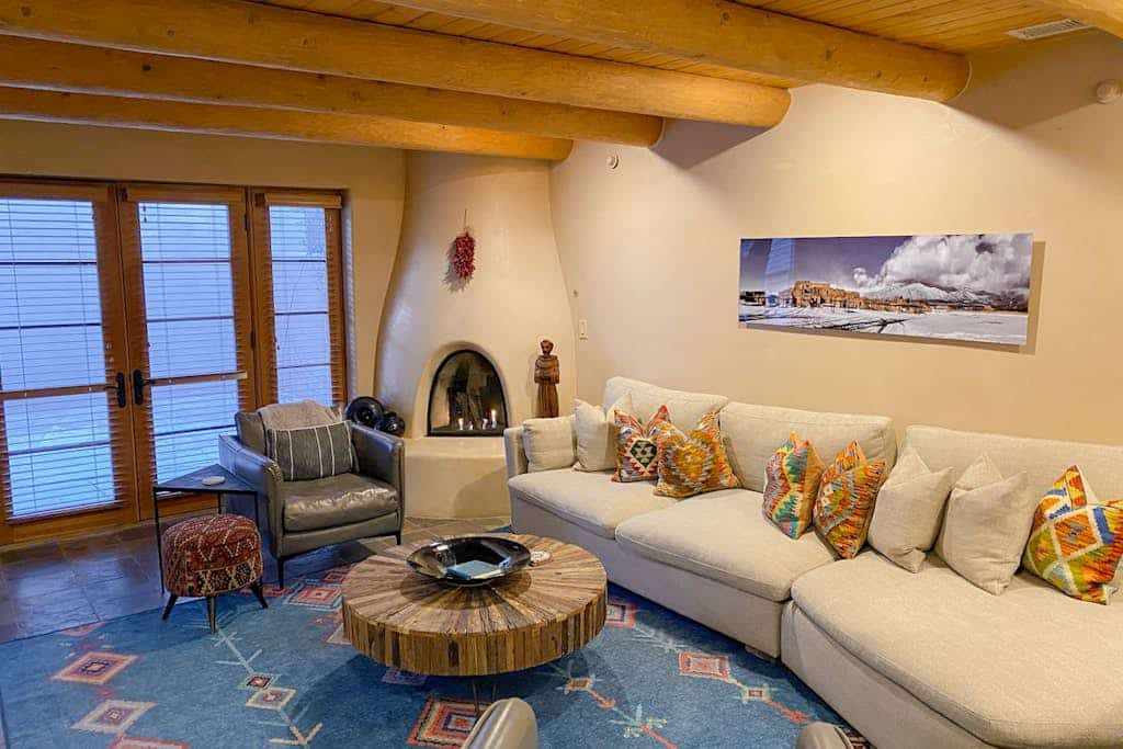 Step out your door and into the historic soul of Santa Fe. Located just one block from the Plaza, this ground-floor retreat blends gated privacy with the vibrant energy of downtown. Spend your mornings at the Georgia O’Keeffe Museum, afternoons exploring Canyon Road, and evenings sharing stories by the community firepit. At El Corazón de Santa Fe, the best of the city is quite literally at your feet.