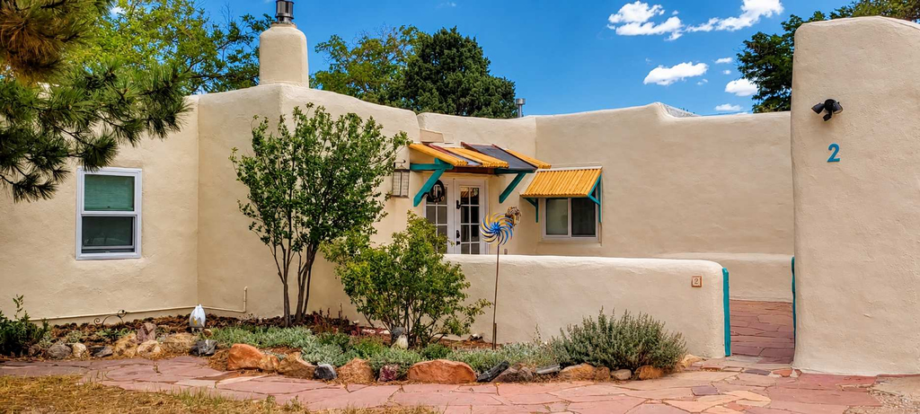 The Birdhouse - Historic Adobe Architecture
