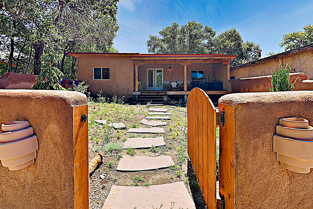 Two Sisters Adobe - Walk to Plaza, Steam Showers