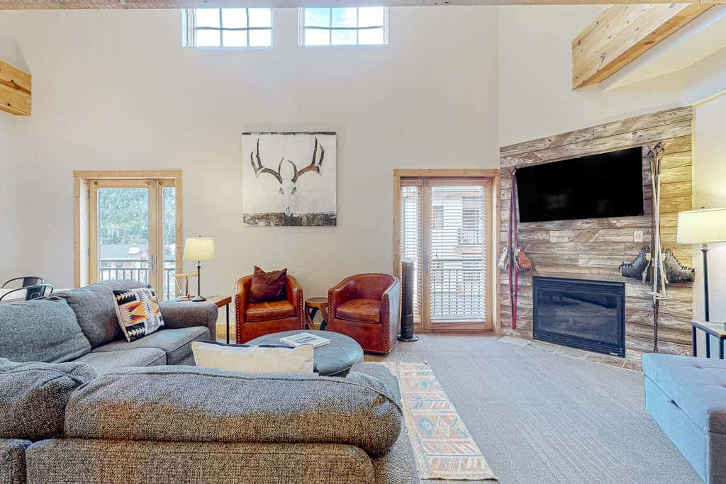 Majestic Alpine Retreat - Walk to Lifts & Town