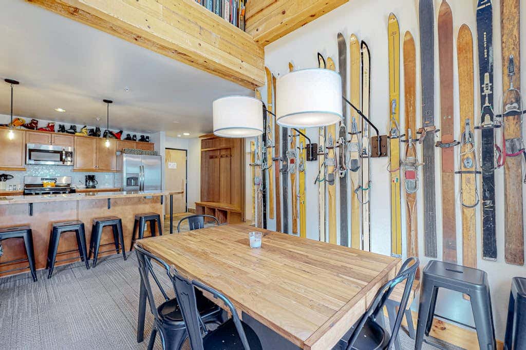 Majestic Alpine Retreat - Walk to Lifts & Town
