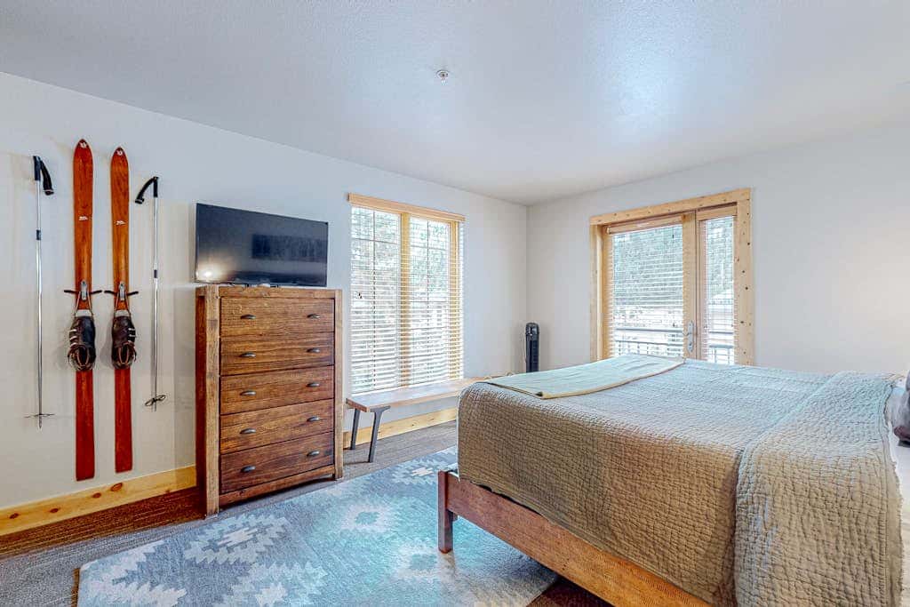 Majestic Alpine Retreat - Walk to Lifts & Town