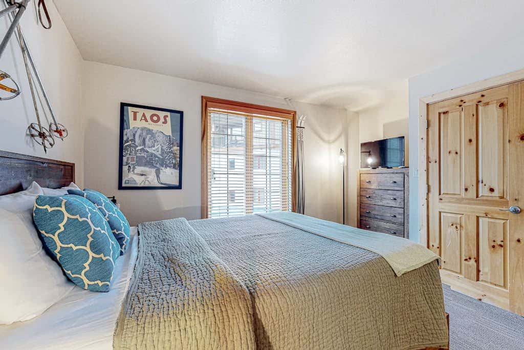 Majestic Alpine Retreat - Walk to Lifts & Town