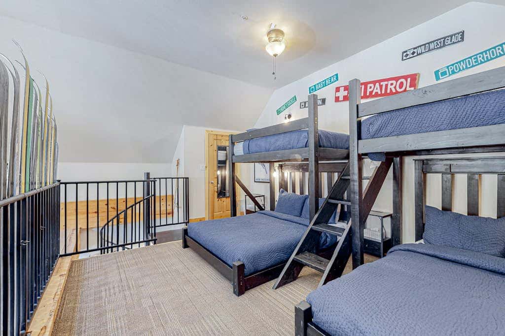 Majestic Alpine Retreat - Walk to Lifts & Town