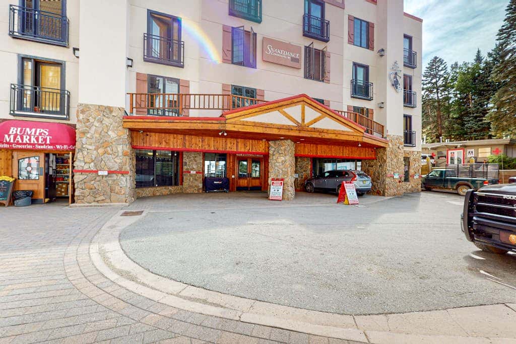 Majestic Alpine Retreat - Walk to Lifts & Town