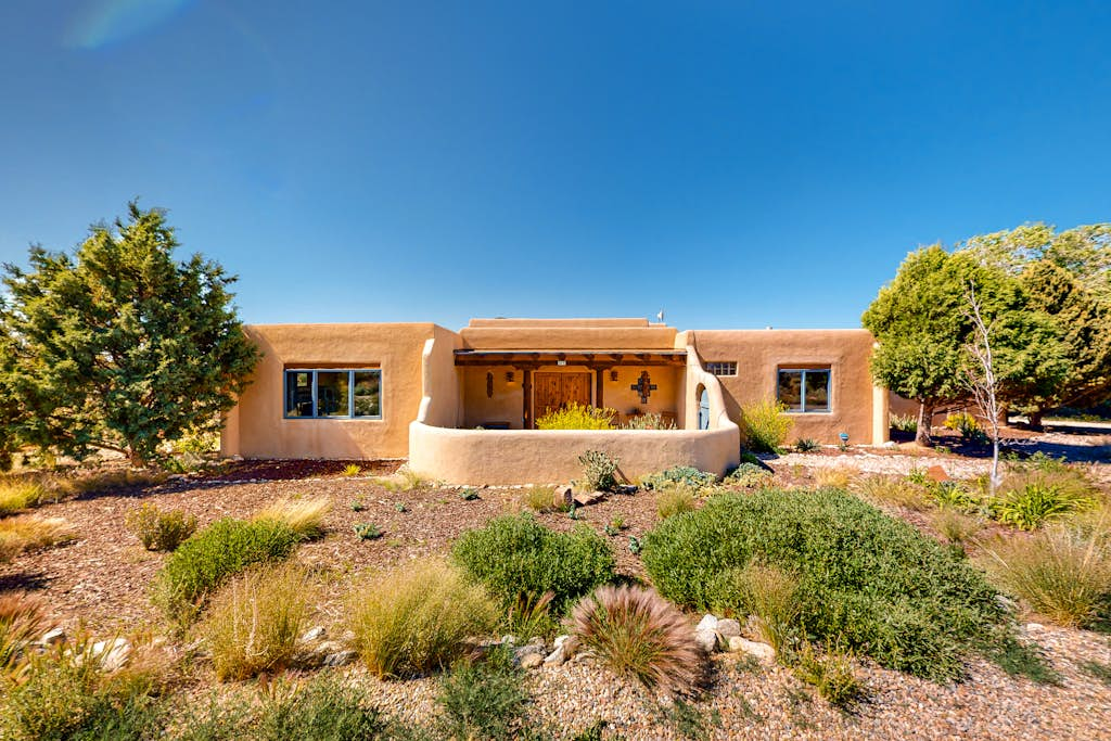 Casa Luna - Adobe Retreat with Mountain Views