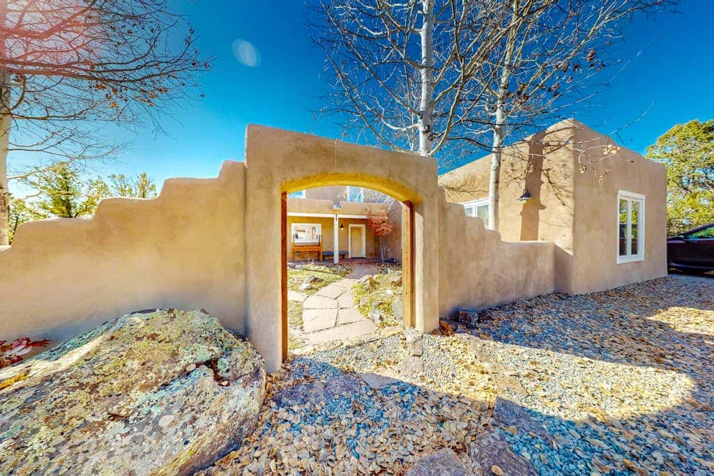 Pueblo de Canoncito - 11 Acres, Forest & Views