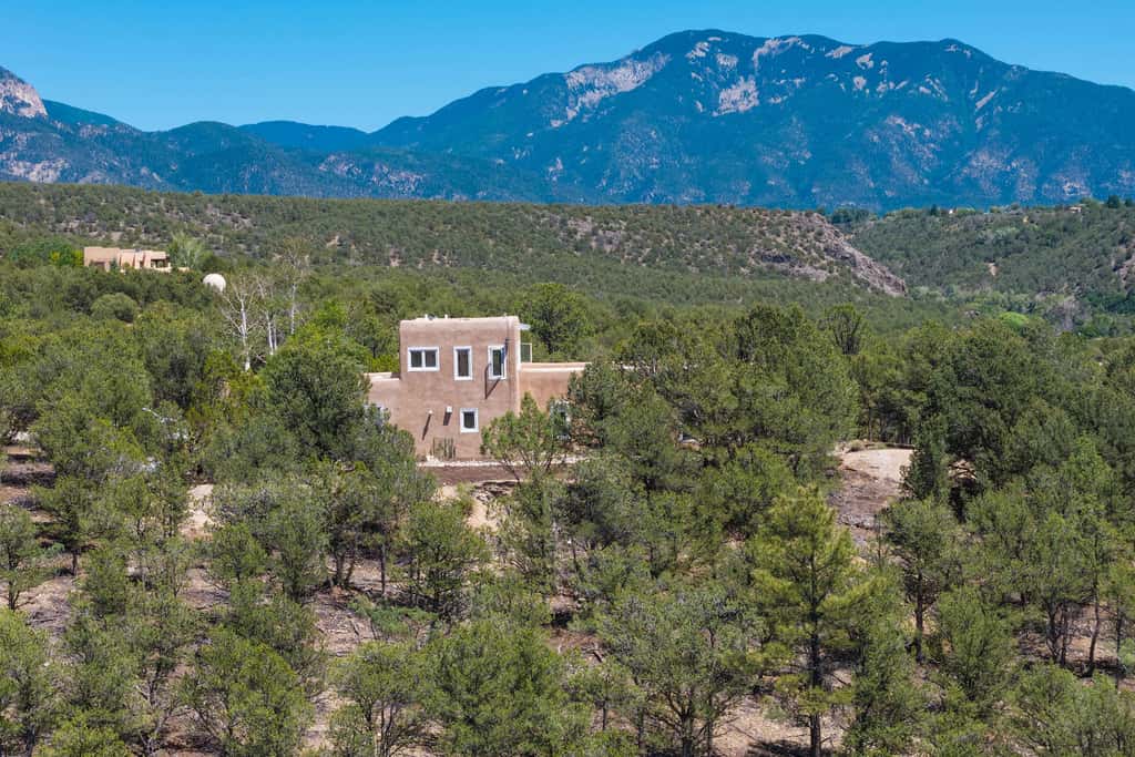 Pueblo de Canoncito - 11 Acres, Forest & Views