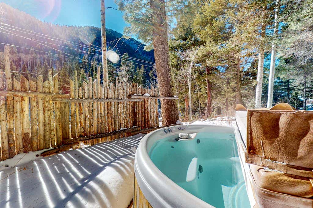 Ridgerunner Cabin - Ski Retreat with Hot Tub