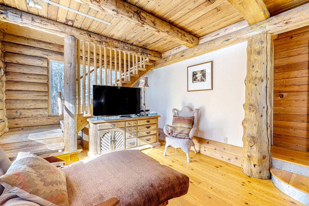 Ridgerunner Cabin - Ski Retreat with Hot Tub