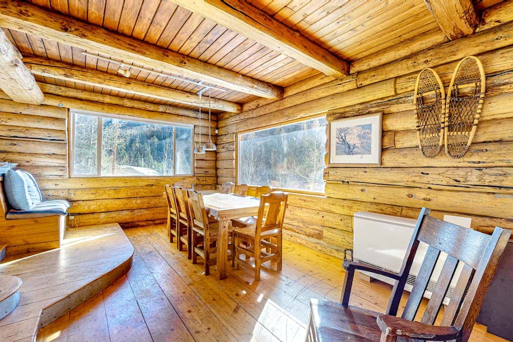 Ridgerunner Cabin - Ski Retreat with Hot Tub