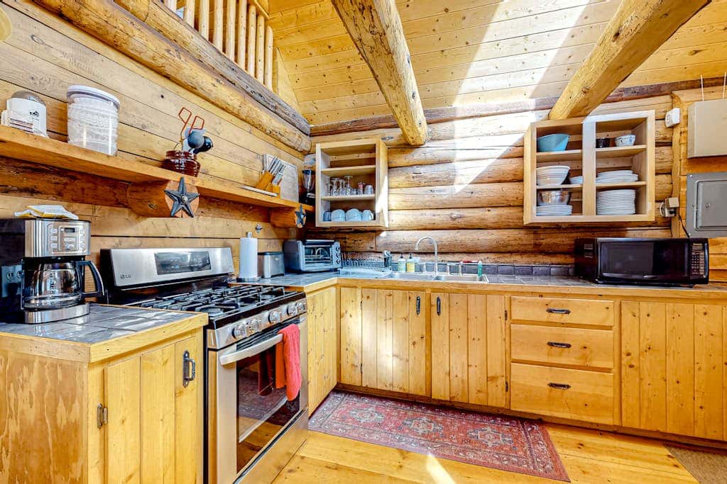 Ridgerunner Cabin - Ski Retreat with Hot Tub