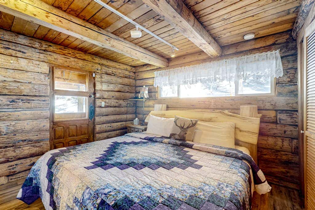 Ridgerunner Cabin - Ski Retreat with Hot Tub