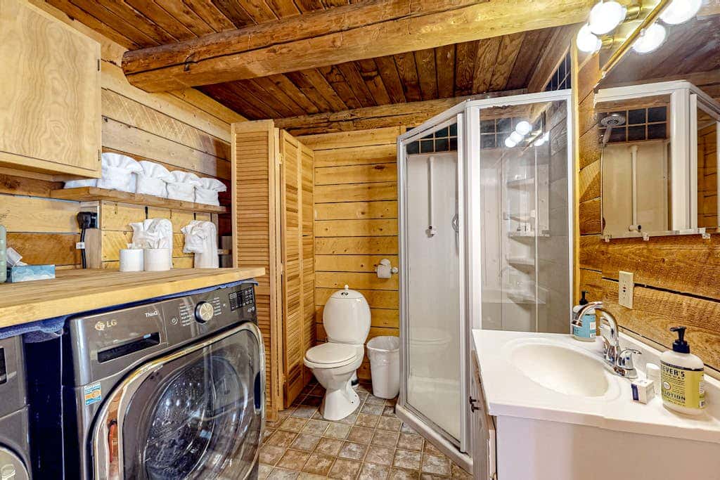 Ridgerunner Cabin - Ski Retreat with Hot Tub