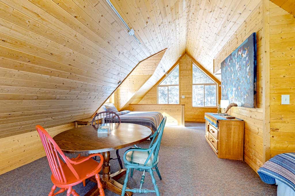 Ridgerunner Cabin - Ski Retreat with Hot Tub