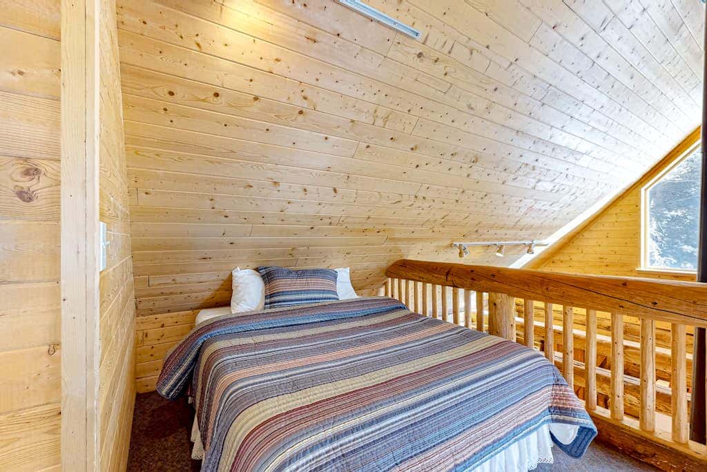 Ridgerunner Cabin - Ski Retreat with Hot Tub