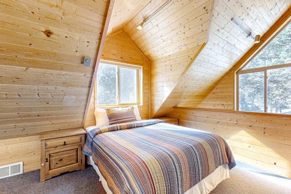 Ridgerunner Cabin - Ski Retreat with Hot Tub