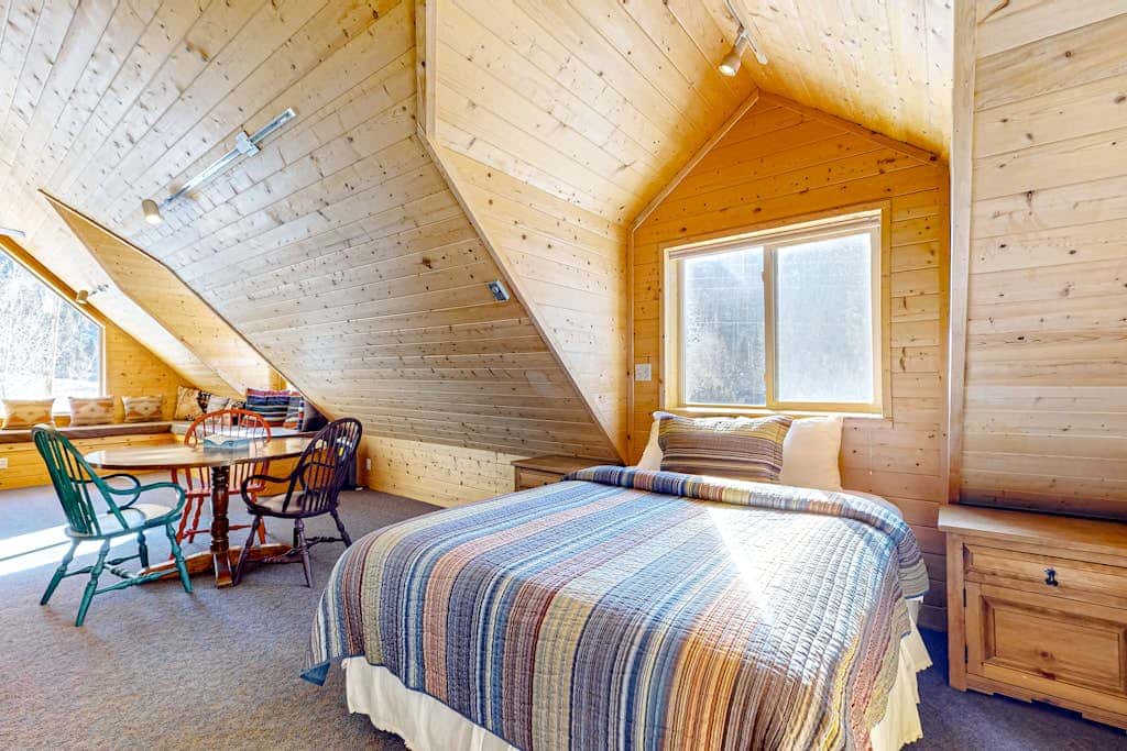 Ridgerunner Cabin - Ski Retreat with Hot Tub