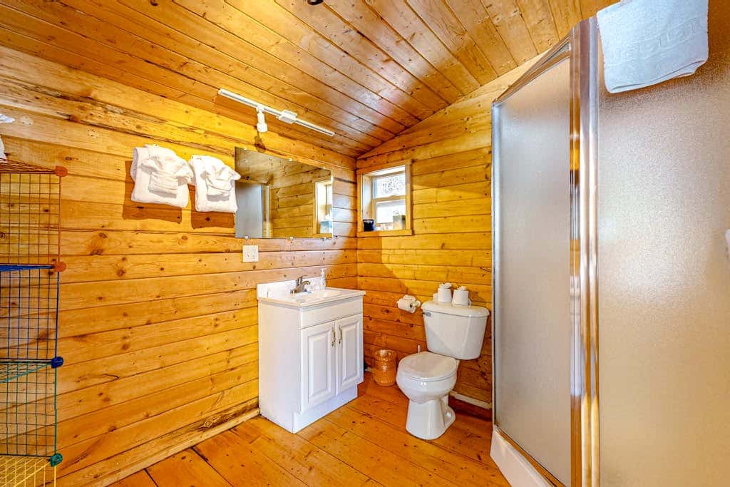 Ridgerunner Cabin - Ski Retreat with Hot Tub