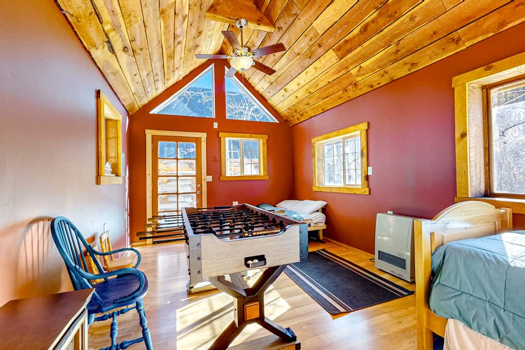 Ridgerunner Cabin - Ski Retreat with Hot Tub