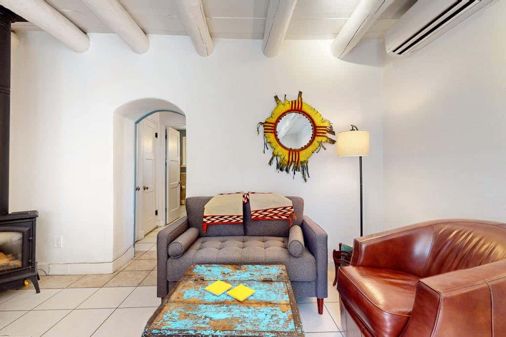 Casita Tesoro - Walk to Plaza, AC, Pet Friendly