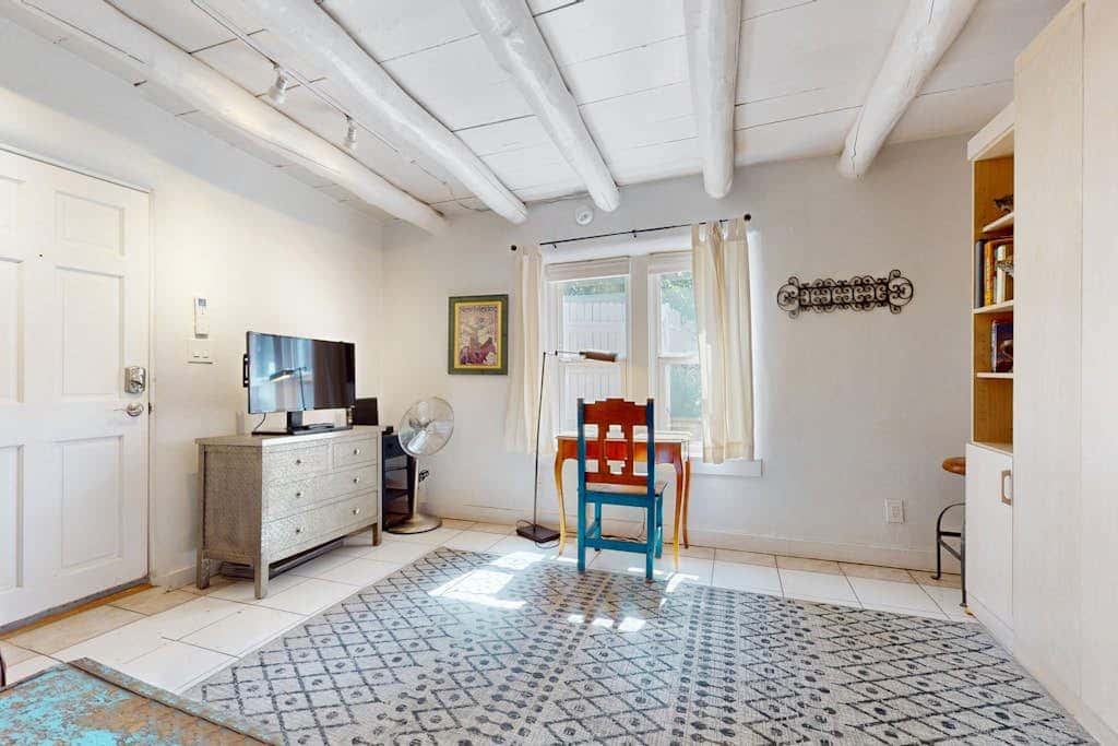 Casita Tesoro - Walk to Plaza, AC, Pet Friendly